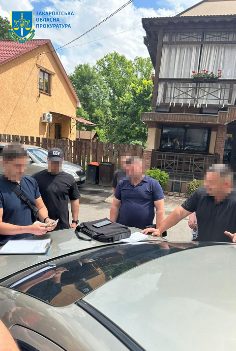 В Закарпатье адвокат устроил своему клиенту настоящий рэкет