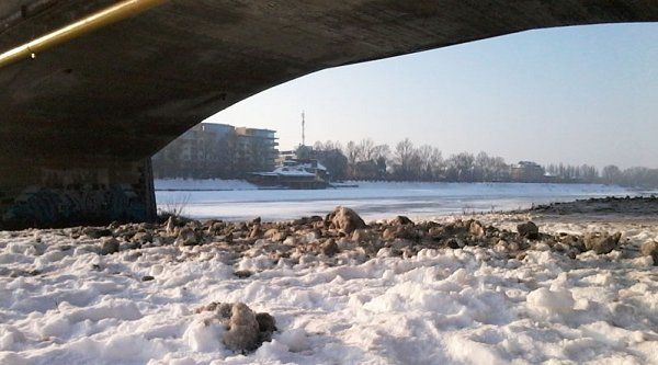 В Ужгороде коммунальщики бездумно загрязняют реку