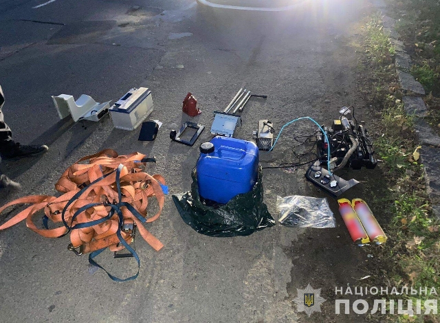 В Закарпатье вычислили паразита сливавшего дизель из припаркованных грузовиков