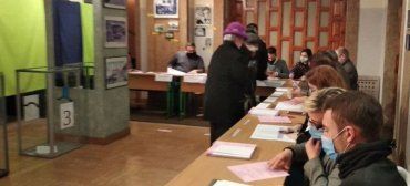 Другий тур виборів мера Ужгорода: поки що без ексцесів