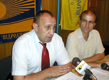Справа наліво: голова Політвиконкому партії 