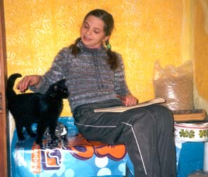 Полтавська звитяжниця Інна БЕСКІД з чорним, але дуже культурним котом.