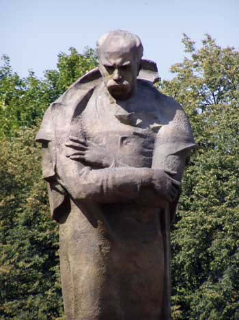 Ужгород: Пам’ятник Т.Г.Шавченка на площі Народна.