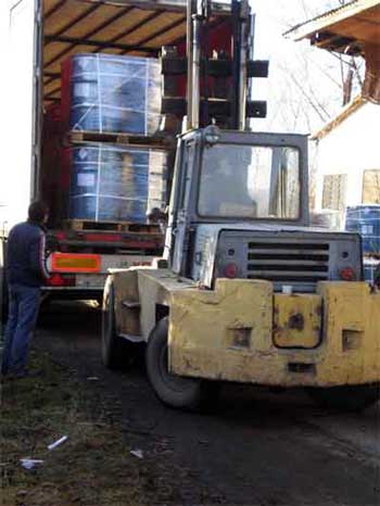 Ще 36,146 тон непридатних до використання ХЗЗР поїхали до Німеччини з Виноградівського району Закарпаття.