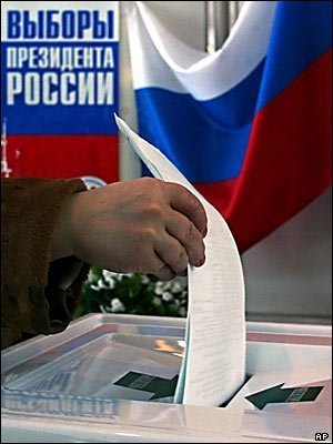 Россияне активно голосуют на выборах президента.