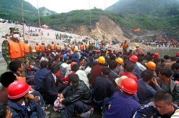 Оползень в Китае похоронил более 200 спасателей