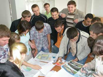 Майбутні інженери змагалися на спортмайданчику в Ужгороді як проектувальники, а не спортсмени