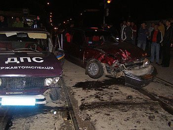 У Вінниці зіткнулись автівка ДАІ та таксі