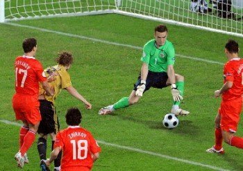 ЕВРО-2008. Россия 0:1 Испания. Акинфеев уверенно забирает мяч