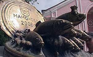 Памятник шпротам в российском г.Мамоново.