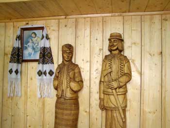 У музеї дерев’яної скульптури в Яблунові, який недавно відкрився.