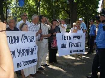 Во Львове националисты митинговали перед генконсульством России