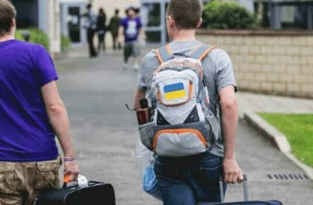  "Заграничные" студенты для постановки на военный учет должны приехать в Украину 