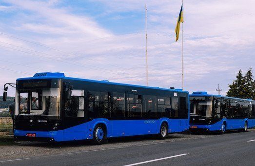 Мешканців столиці Закарпаття попередили про зміни у графіку руху найдовшого автобусного маршруту в місті — 24-го