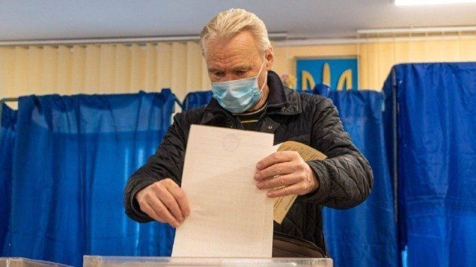 Известно, кто уже побеждает на выборах в Закарпатье 