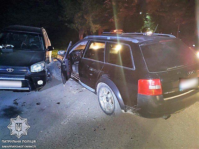  Буха ДТП в Ужгороді: Дещо не розрахував "шумахер" на Audi 