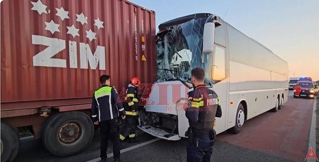 В Румынии автобус с украинцами попал в серьезное ДТП, пострадало 13 детей 