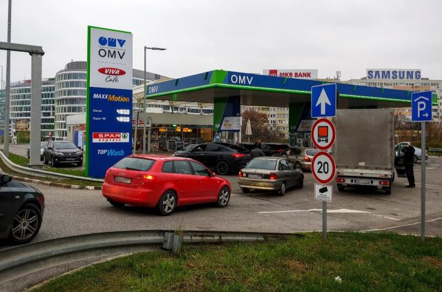 В Венгрии могут вернуть заморозку цен на бензин