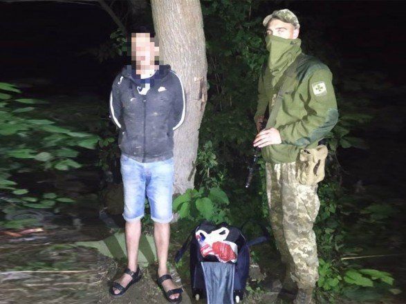 В Закарпатье "зеленые фуражки" задержали нелегального мигранта при попытке перейти границу