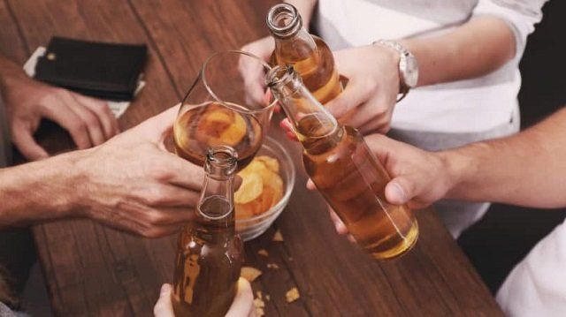 Среди украинцев после начала войны выросло употребление алкоголя - опрос