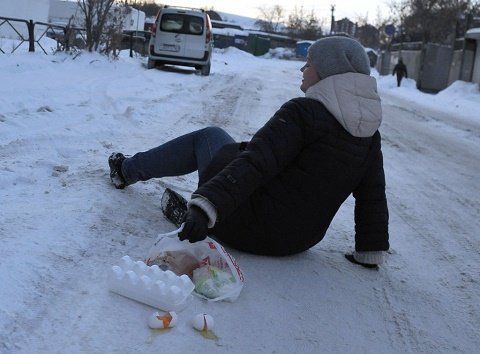 Переломы и ушибы: Опасности поджидают на обледенелых улицах Ужгорода
