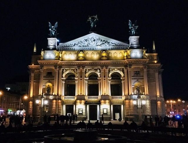  Трое ведущих актеров Львовской оперы не вернулись из гастролей по Европе