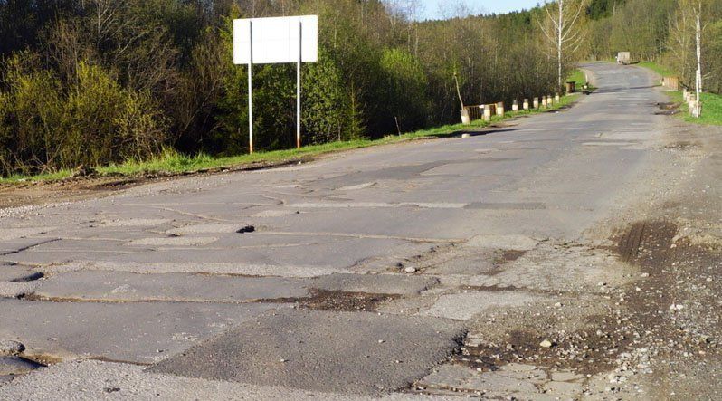 Закарпаття. На Хустщині відновлюють пошкоджену дорогу «Вишково – Яблунівка – Держкордон з Румунією»
