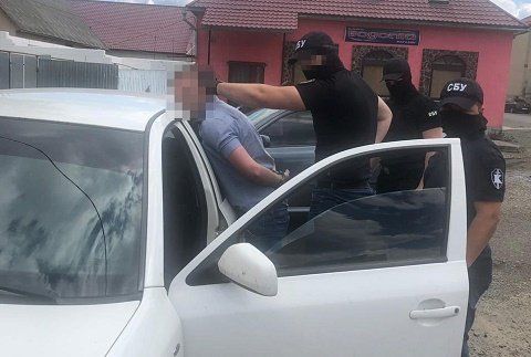 В Закарпатье госслужащий требовал деньги за непрохождение регистрации в органах пробации: Взяточника задержали 
