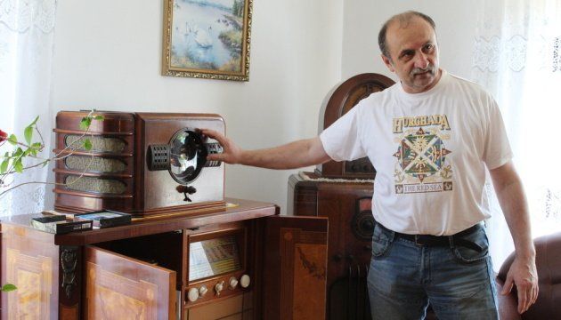 Петро Дербаль все життя колекціонує радіотехніку