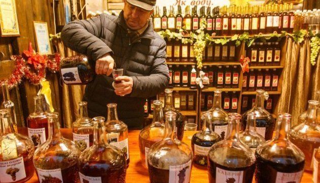 Кабмін Гройсмана спростив процедуру ліцензування для малих виробників виноробної продукції