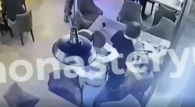 В сети опубликовали видео из ресторана, снятое накануне смерти нардепа Полякова