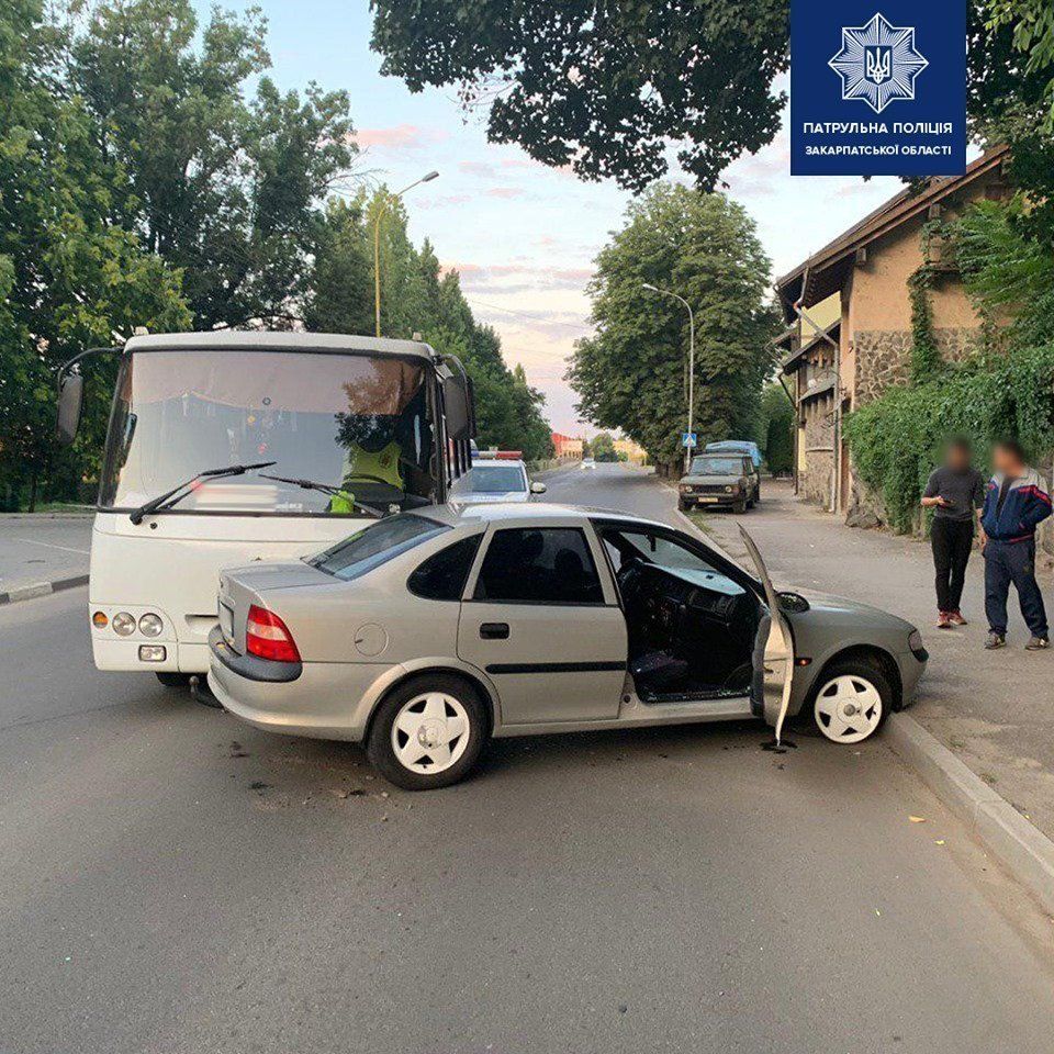 В Закарпатье водитель "Opel" устроил аварию на дороге