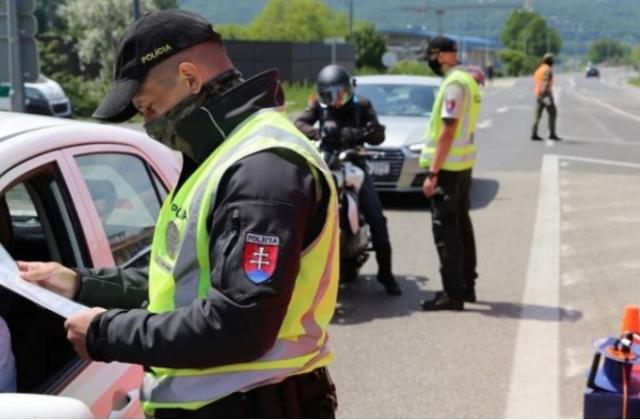 В Словаччині владу звинувачують в створенні дискримінаційних умов, щодо в'їзду нещеплених іноземців чи її мешканців.