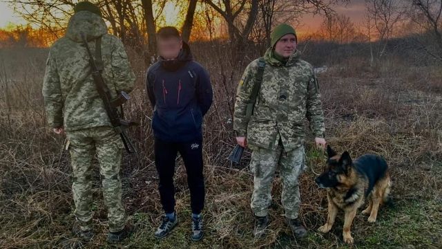 Собаками, беспилотниками и сигнализацией ловили беглецов в Словакию в Закарпатье