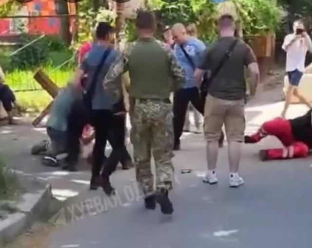 Мобилизация: В Одессе сотрудники скорой помощи подрались с ТЦКшниками
