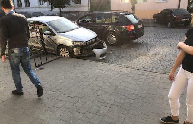 Возле центра в Мукачево под вечер произошел неприятный инцидент 