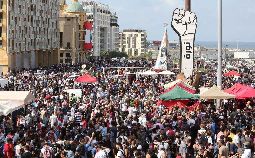 Фото с центральной площади Бейрута. Знаменитый «Кулак Сороса» уже над Майданом