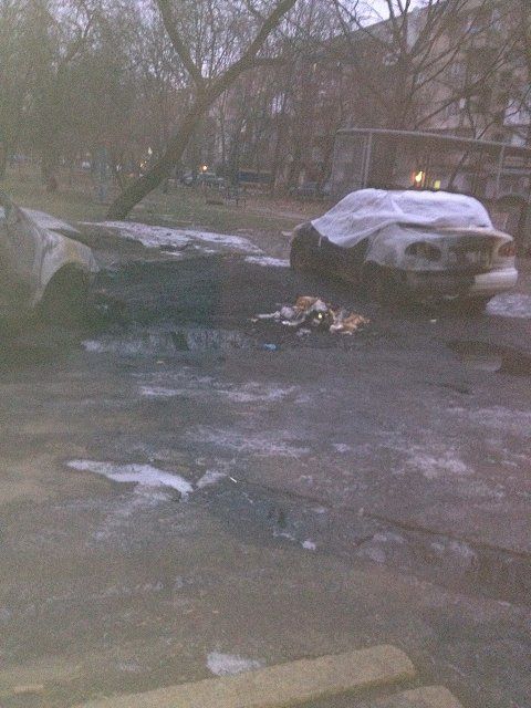 Ночью в Ужгороде на Грушевского сгорело два авто