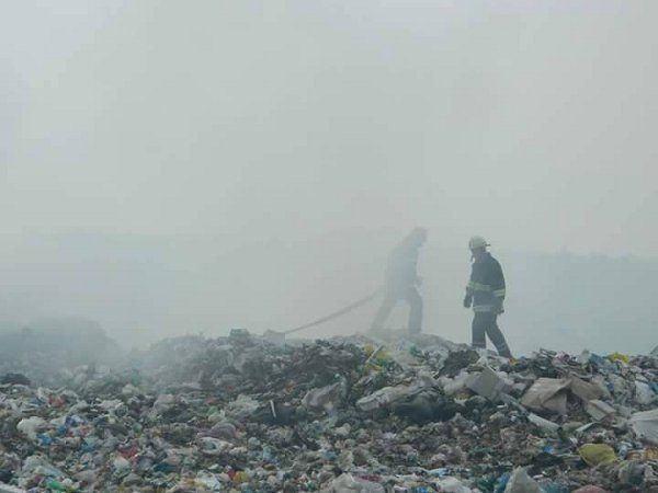 Пожар на мусоросвалке в Закарпатье