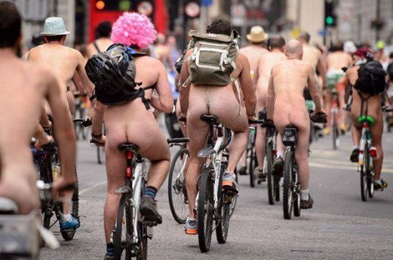 В Великобритании состоялся заезд голых велосипедистов