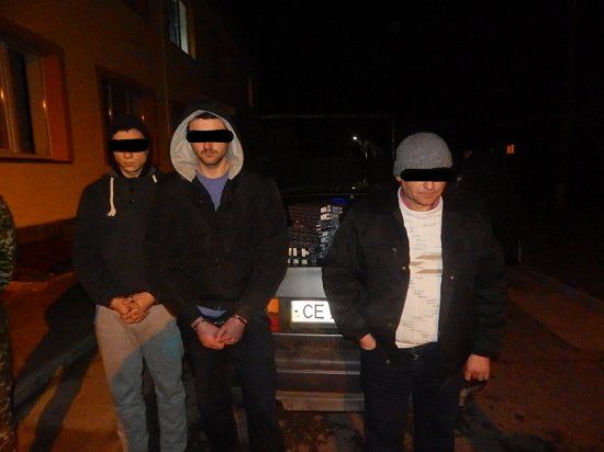 На кордоні з Румунією затримали трьох ймовірних контрабандистів із сигаретами