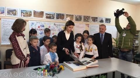  Дружина президента України відвідала ужгородську ЗОШ №20