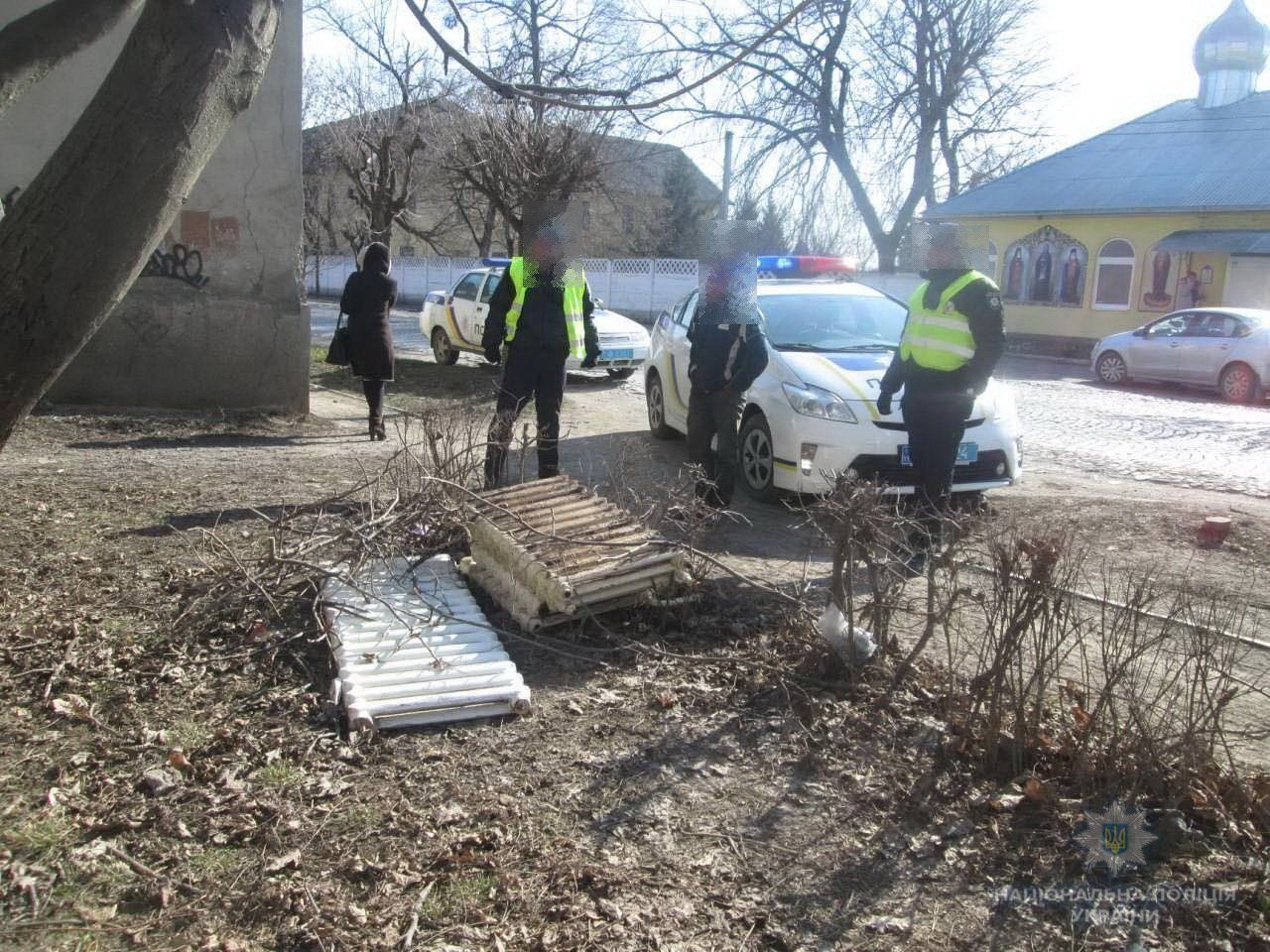 Закарпатська поліція повідомляє про крадіжку чавунних батарей