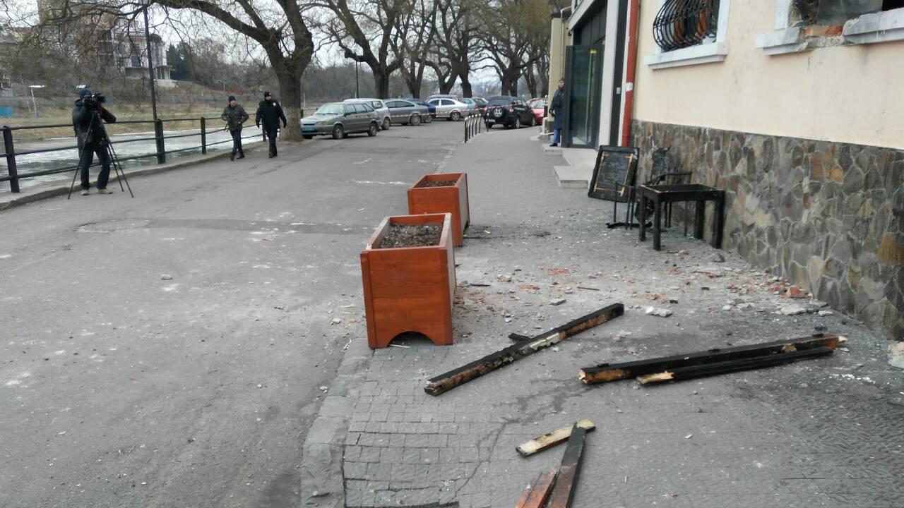 знищено 3 кімнати офісу угорців в Ужгороді