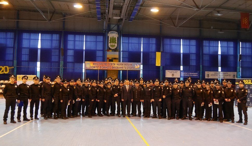 Вісім нових працівників патрульної поліції сьогодні в Ужгороді урочисто склали присягу на вірність народу України. 