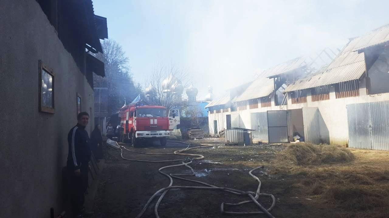 Вогнеборці Закарпаття ліквідували пожежу на території монастиря