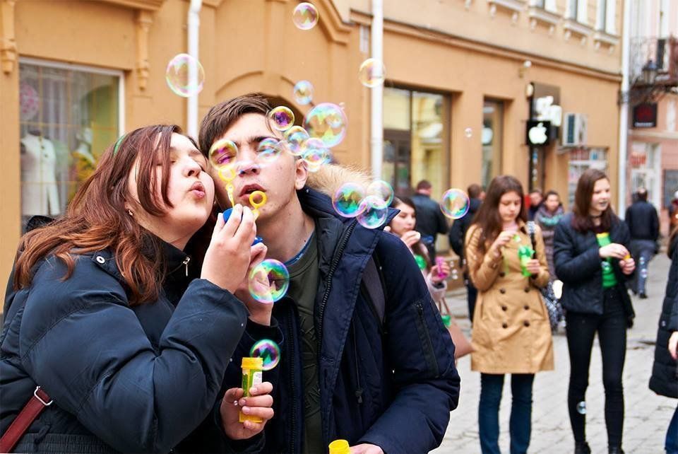 Фестиваль мильних бульбашок просто ошелешив столицю Закарпаття