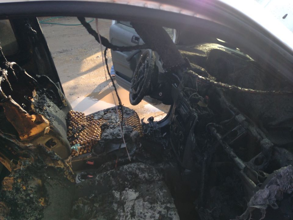 Печальный случай: В Закарпатье губительный огонь разом уничтожил автомобиль (ФОТО)