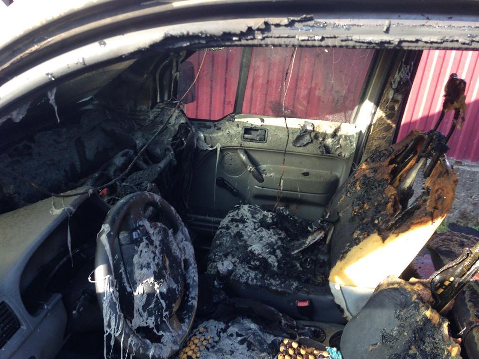 Печальный случай: В Закарпатье губительный огонь разом уничтожил автомобиль (ФОТО)