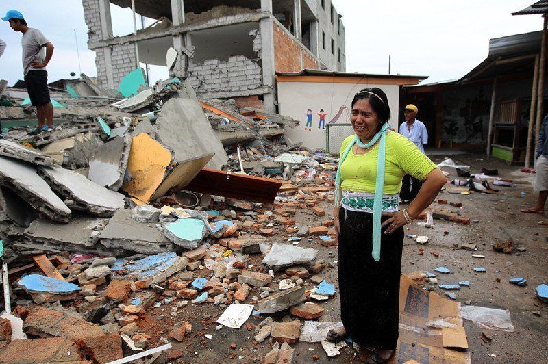 Последствия почти 8- ми бального землетрясения в Эквадоре